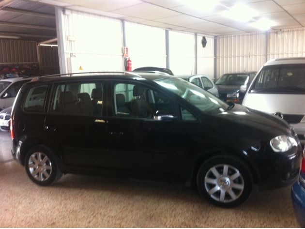 VOLKSWAGEN Touran 2.0TDI Advance