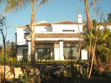 Chalet con 5 dormitorios se vende en Marbella, Costa del Sol