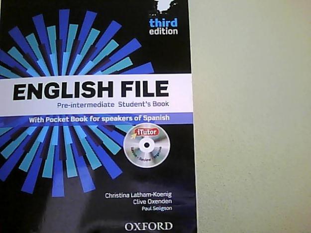 Vendo English File pre-intermediate Third Edition. Editorial OXford,2012.