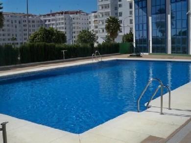 Apartamento con 2 dormitorios se vende en Marbella, Costa del Sol