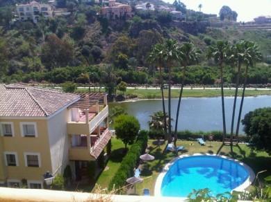 Apartamento con 3 dormitorios se vende en Marbella, Costa del Sol