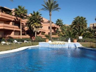 Apartamento con 3 dormitorios se vende en Marbella, Costa del Sol