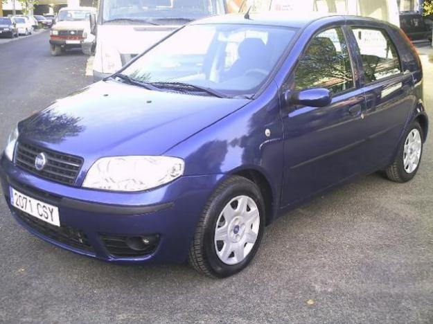 Venta de coche Fiat Punto 1.3 Multijet Active '04 en Alcalá La Real