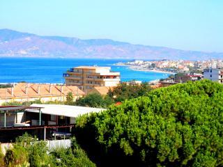 Apartamento : 4/6 personas - vistas a mar - reggio calabria  reggio calabria  calabria  italia