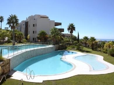 Apartamento con 2 dormitorios se vende en Benahavis, Costa del Sol