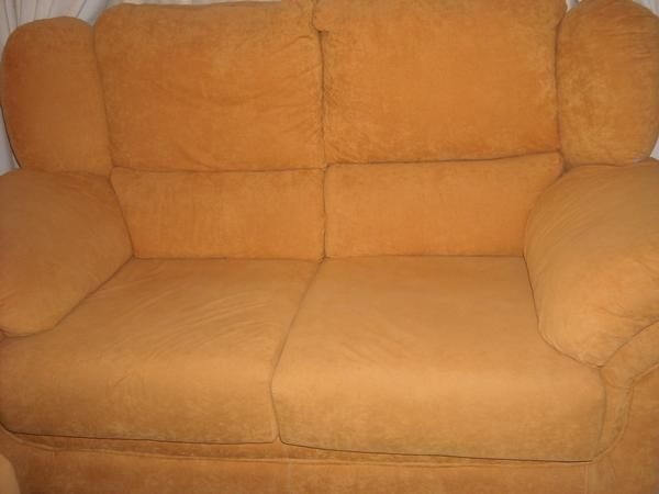 me urge la venta de dos sofas en buen estado