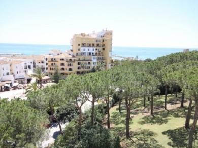 Apartamento con 2 dormitorios se vende en Marbella, Costa del Sol