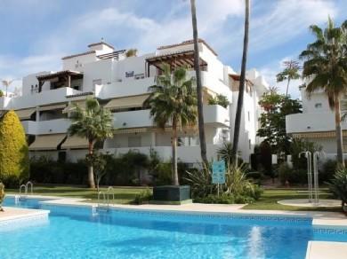 Apartamento con 4 dormitorios se vende en Marbella, Costa del Sol