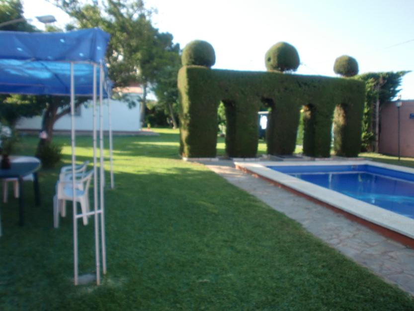 Alquilo chalet con piscina privada