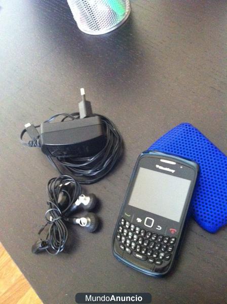 SE VENDE BLACK BERRY 8520 POR 140 EUROS