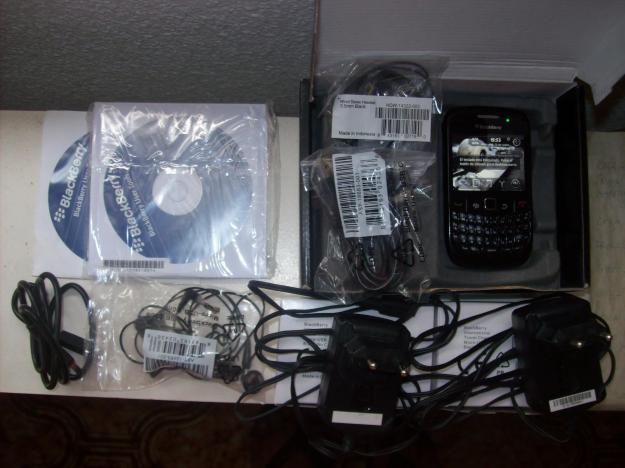 Vendo Blackberry Curve 8520 Negro - LIBRE* con accesorios reservas + 7 fundas