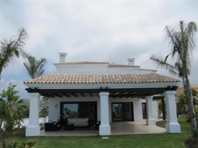 Chalet con 4 dormitorios se vende en Marbella, Costa del Sol