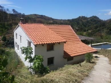 Chalet con 4 dormitorios se vende en Ojen