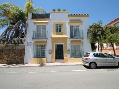 Chalet con 4 dormitorios se vende en Estepona, Costa del Sol