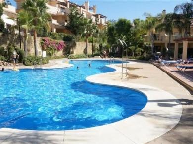 Adosado con 3 dormitorios se vende en Marbella, Costa del Sol