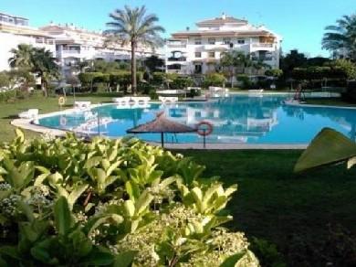 Apartamento con 4 dormitorios se vende en Marbella, Costa del Sol