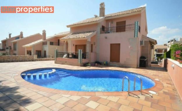 Chalet en venta en Algorfa, Alicante (Costa Blanca)