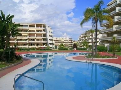 Apartamento con 2 dormitorios se vende en Marbella, Costa del Sol