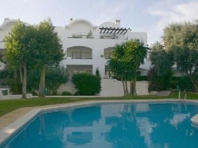 Apartamento con 2 dormitorios se vende en Estepona, Costa del Sol