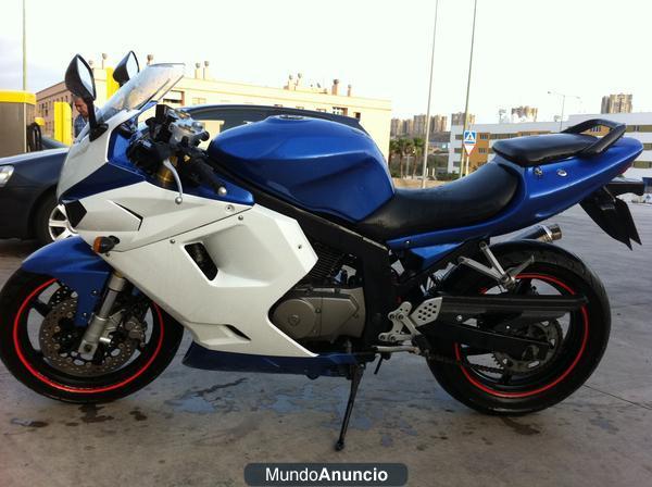 VENDO MOTO 250c.c 2000 EUROS