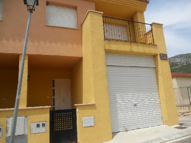 Casa en Alquiler. 3 Dormitorios. 190 m2. Unifamiliar en Alfara Park. Alfara de Carles.