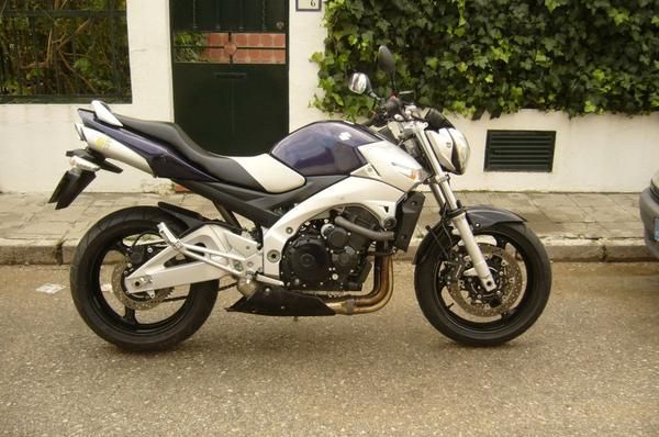 SE VENDE SUZUKI GSR 600 AÑO 2007