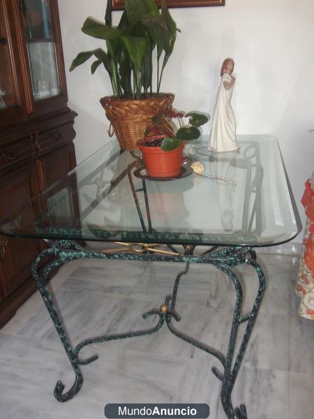 VENDO MESA DE FORJA VERDE Y NEGRA y comoda