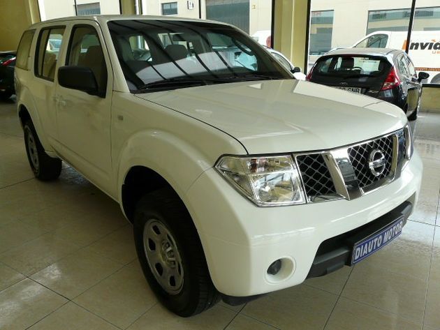 NISSAN Pathfinder 2.5dCi LE