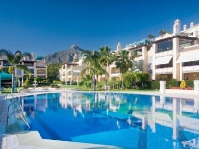 Apartamento con 3 dormitorios se vende en Marbella, Costa del Sol