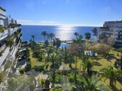 Apartamento con 3 dormitorios se vende en Marbella, Costa del Sol