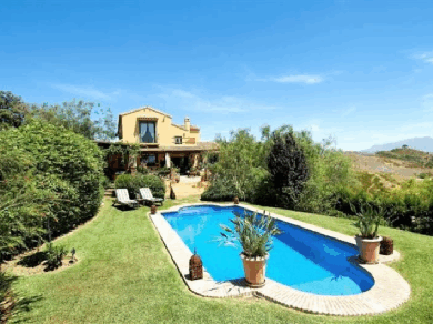 Chalet con 4 dormitorios se vende en Estepona, Costa del Sol