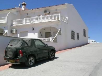 Chalet con 4 dormitorios se vende en Vinuela, Axarquia