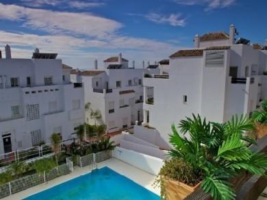 Apartamento con 2 dormitorios se vende en Estepona, Costa del Sol