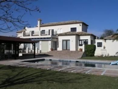 Chalet con 5 dormitorios se vende en Estepona, Costa del Sol