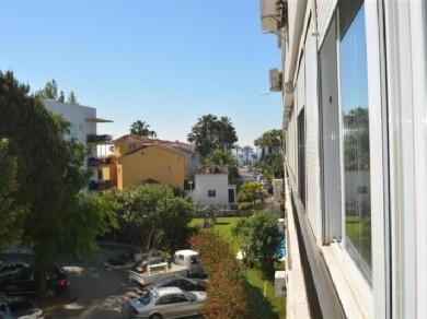 Apartamento con 2 dormitorios se vende en Marbella, Costa del Sol