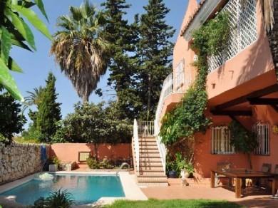 Chalet con 4 dormitorios se vende en Estepona, Costa del Sol