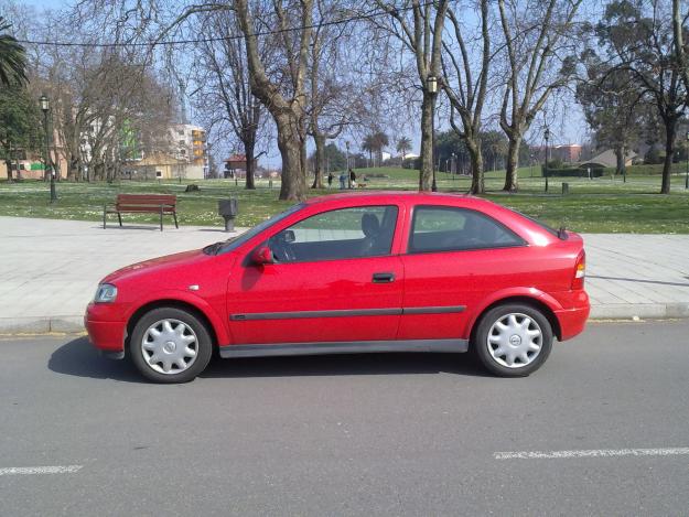 Opel Astra 1.6 16v Comfort rojo magma........IMPECABLE