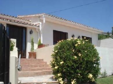 Chalet con 4 dormitorios se vende en Estepona, Costa del Sol