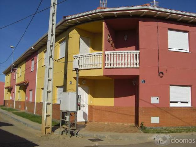 chalets adosados en Villar del Yermo ( Leon )