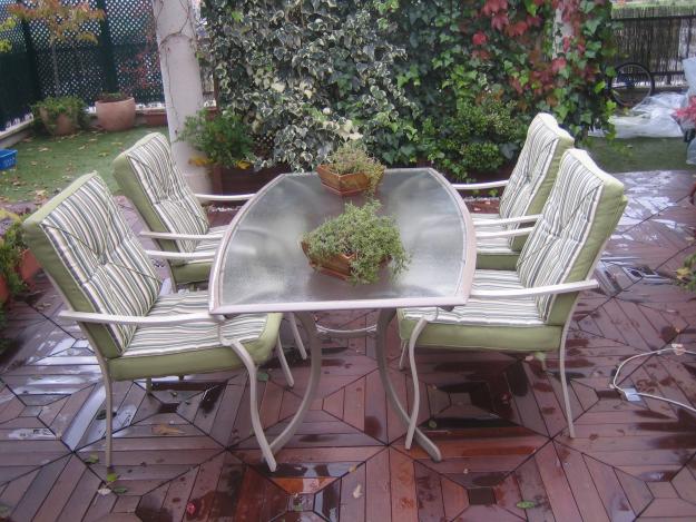 Mesa de terraza y sillones de aluminio, color pergamón