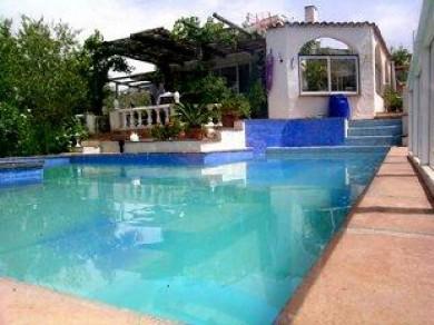 Chalet con 6 dormitorios se vende en Canillas De Aceituno, Axarquia