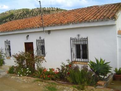 Chalet con 3 dormitorios se vende en Tolox