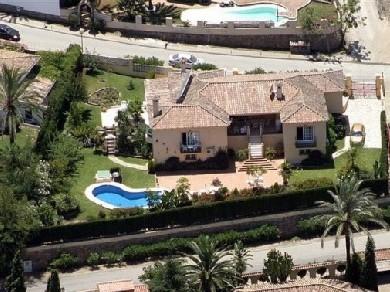 Chalet con 3 dormitorios se vende en Marbella, Costa del Sol