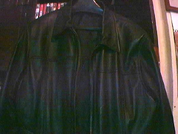 VENDO CHAQUETON NEGRO DE PIEL AUTENTICA