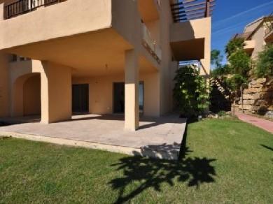 Apartamento con 3 dormitorios se vende en Benahavis, Costa del Sol