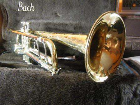 magnifica Trompeta Bach Stradivarius Model 406739 campana de 12 cmts