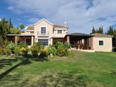 Chalet con 4 dormitorios se vende en Estepona, Costa del Sol