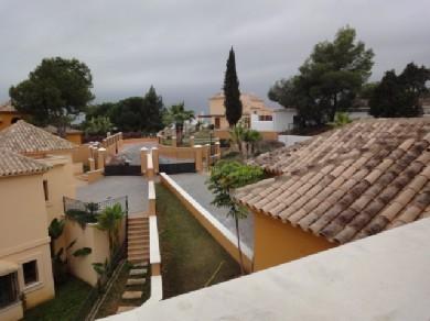 Chalet con 4 dormitorios se vende en Marbella, Costa del Sol