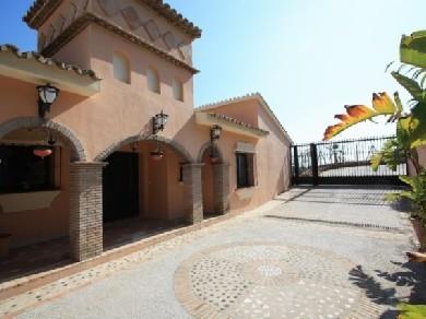 Chalet con 6 dormitorios se vende en Estepona, Costa del Sol