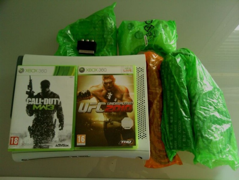 Xbox 360 60gb + 2 juegos + 1  mando + 1 microfono online urgenteee!!!!